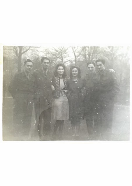Family Members early 1941 (R to L: Joss, Ian, Renee, Kitty, Archie and Moss)