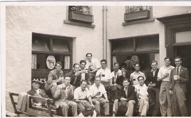 Mortimer House students in 1940. Cyril back row, third from left. Ken McKinnon on his right.